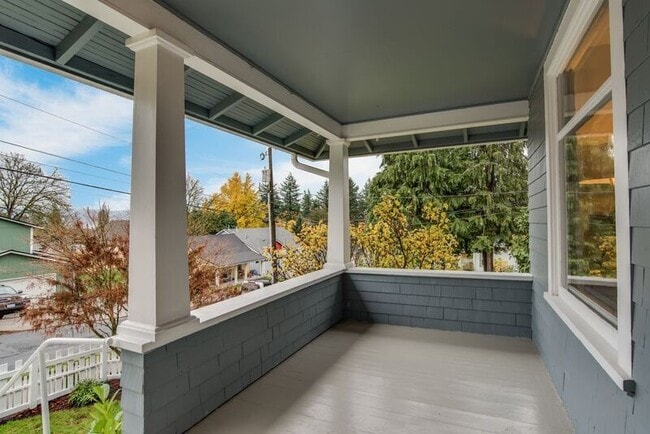 Photo - 1321 NW Drake Way