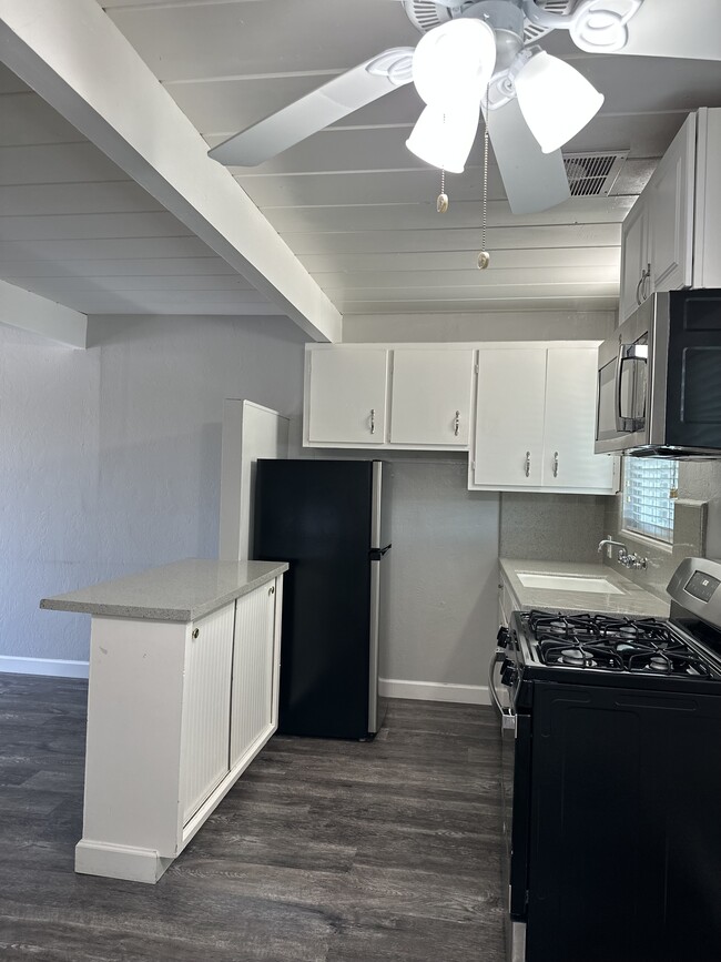 Photo - Layne Court Apartments