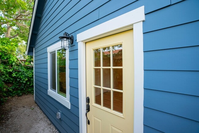 Building Photo - Detached ADU with Separate Driveway