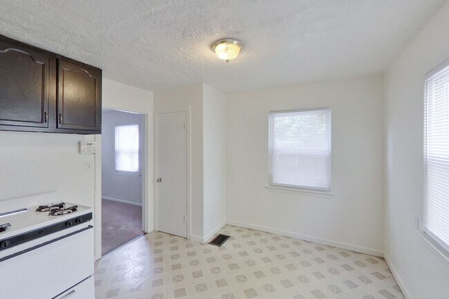Photo - 2818-2820 Vanderberg Ave Unidad 2820
