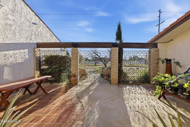 Photo - 40555 20th St W