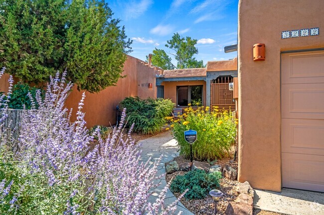 Building Photo - Lovely Partial Adobe Townhome with New Min...