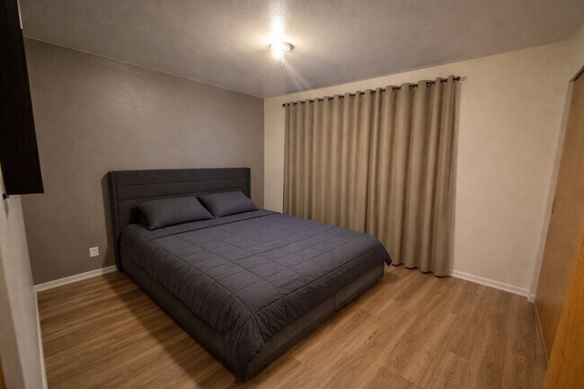 Photo - 651 NE Ellis Way