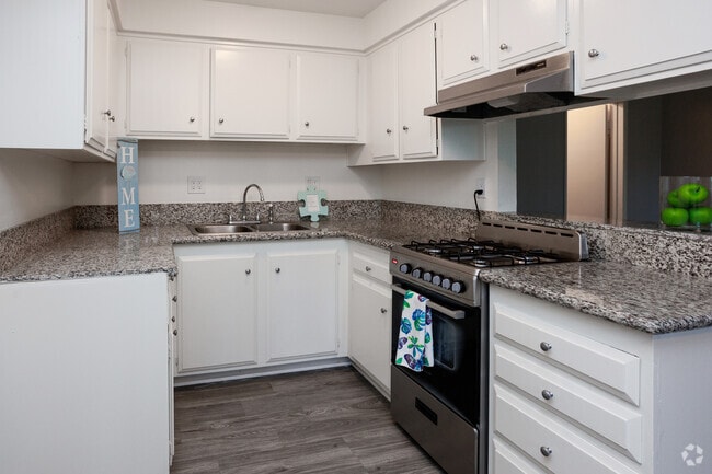 1BR, 1BA - 650SF - La Habra Hills Apartments