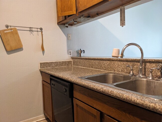 Photo - 8055 Cambridge St Unidad True