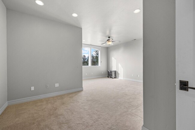 Photo - 5BED 4BATH - Beautiful Home with a Gorgeou...