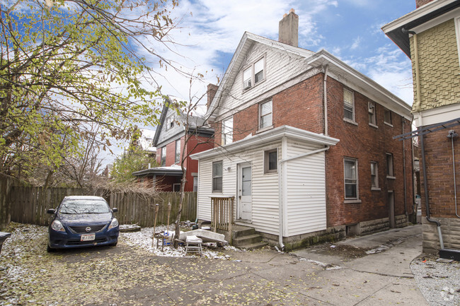 Building Photo - 2366 Stratford Ave Rental