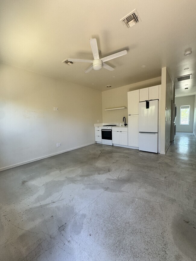 Photo - 1839 W Hazelwood St