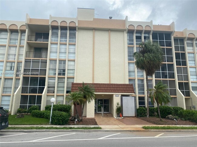 Building Photo - 2000 Atlantic Shores Blvd Unit 104