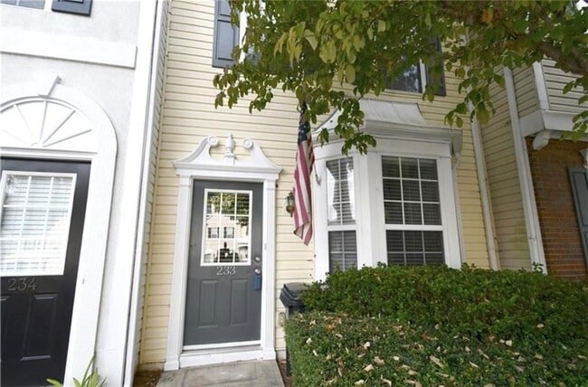Building Photo - 233 Buckland Dr