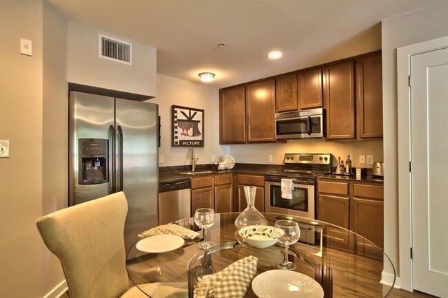 Photo - 924 E 51st St