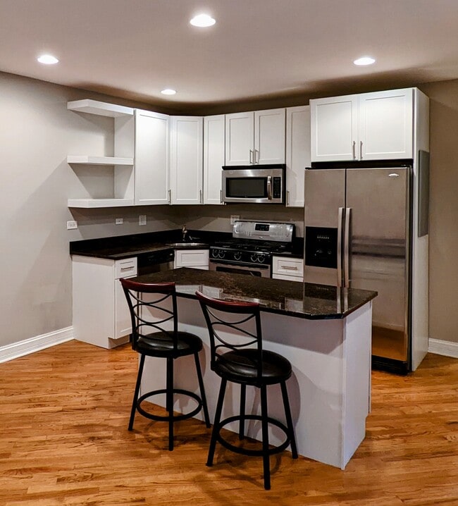 Building Photo - 2619 N Harding Ave Unit 1