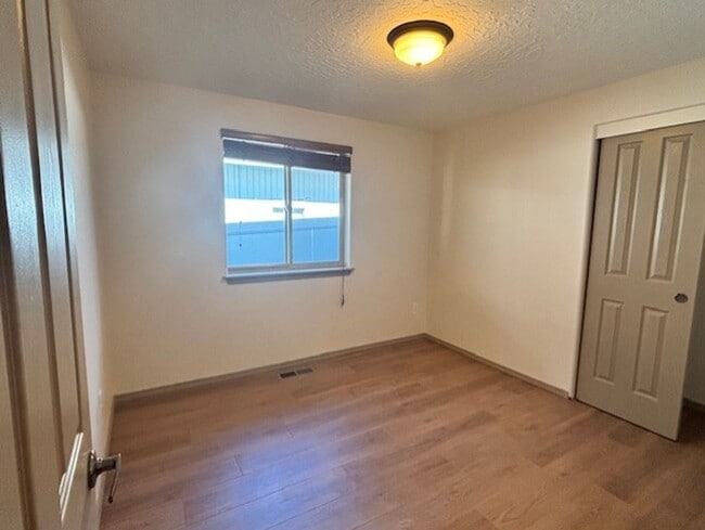 Photo - Mountain Views- La Pine