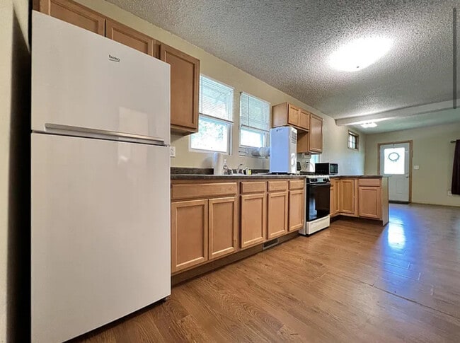 Photo - 202 14th Ave SW