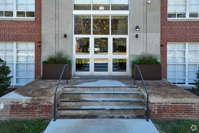 Entrance - Dillard School