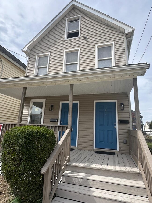 Building Photo - 326 2nd St Unit 1 Rental