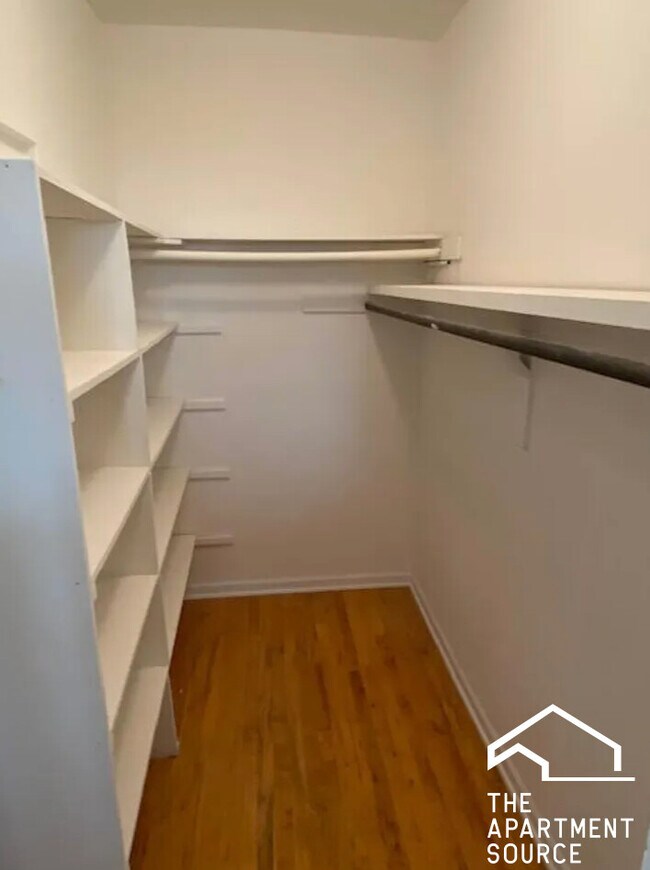 Photo - 1555 N Mohawk St Unidad 3H