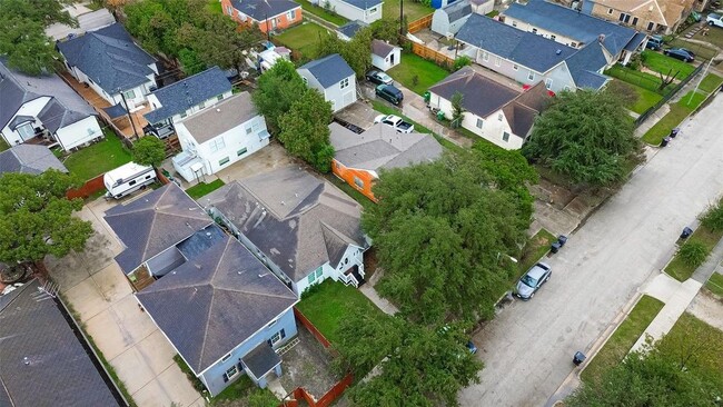 Building Photo - 1511 Scharpe St Unit 2