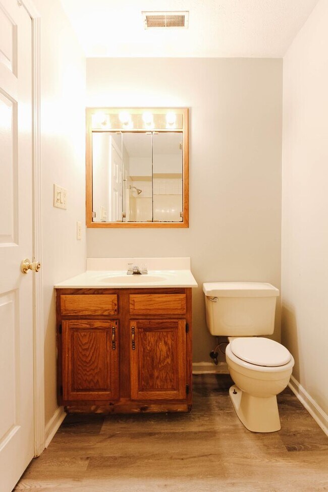 Photo - In-Unit Washer and Dryer - Near the river ... Unidad 2015-15