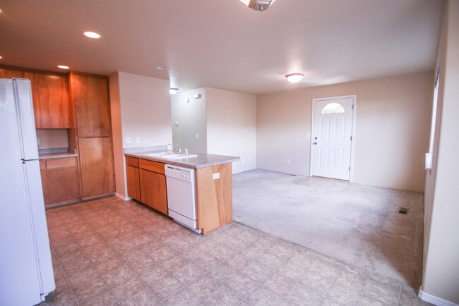 Photo - Clean and Upstairs 2 Bed, 2 Bath Apartment...