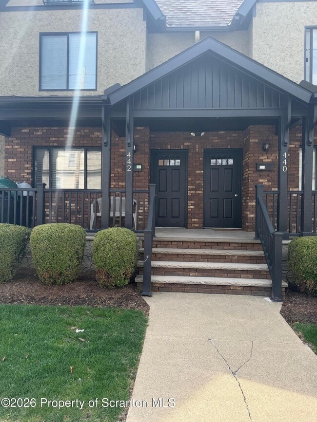 Photo - 442 Larch St