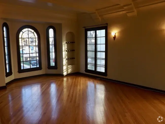 Building Photo - 1220 S Sherbourne Dr Unit 1220 South Sherbourne Rental