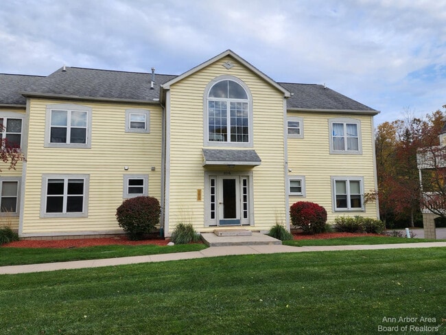 Photo - 2235 S Huron Pkwy Unidad 4 Rental