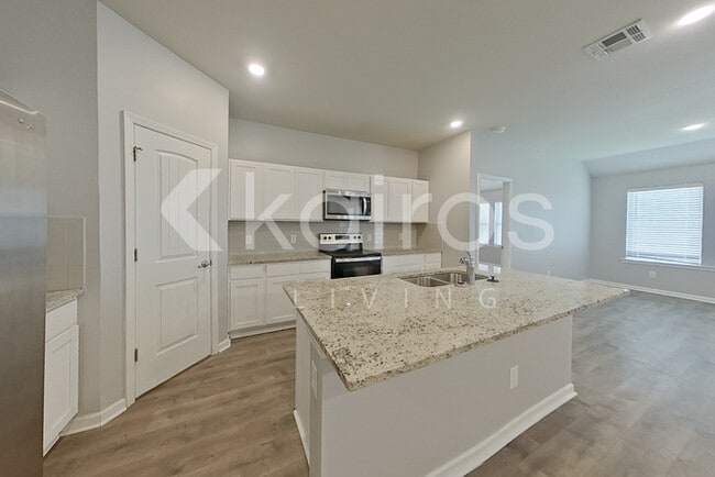 Photo - 104 Yardley Ct