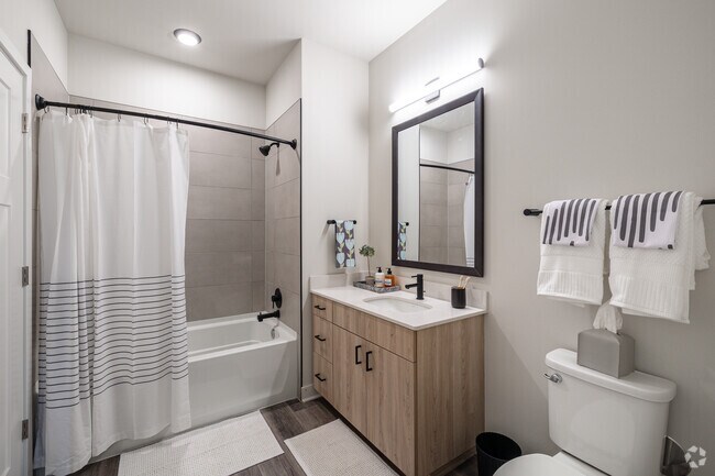 1BR, 1BA - 770SF - Bathroom