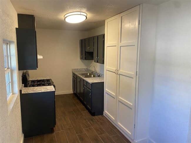 Photo - 2/1 Townhouse with covered parking