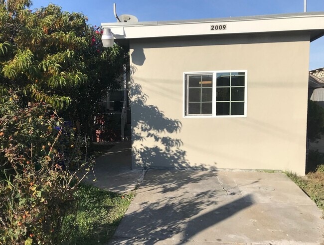 Building Photo - Dunn Unit Studio