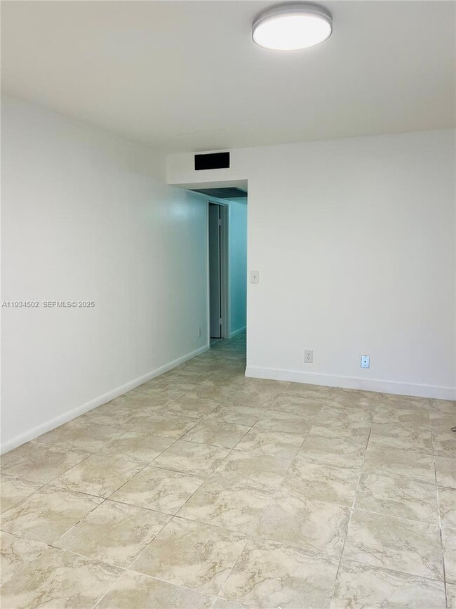 Building Photo - 13455 SW 9th Ct Unit 107J