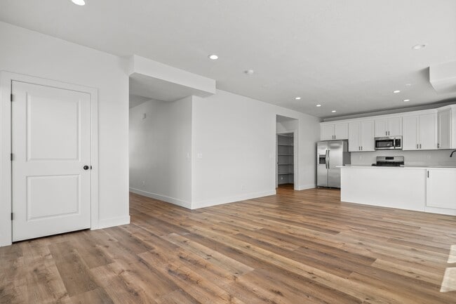 Photo - 489 W 1760 N