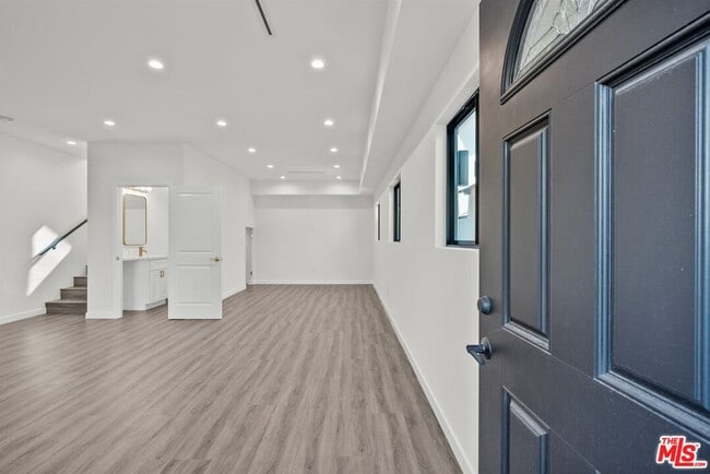 Photo - 6245 McLaren Ave