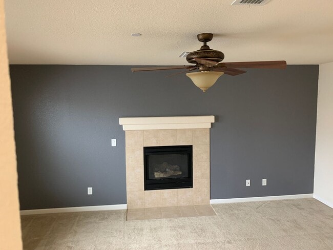 Beautiful home in a gated neighborhood! - Beautiful home in a gated neighborhood!