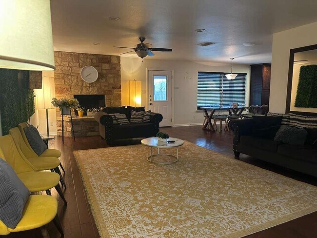 Photo - 108 Belaire Cir