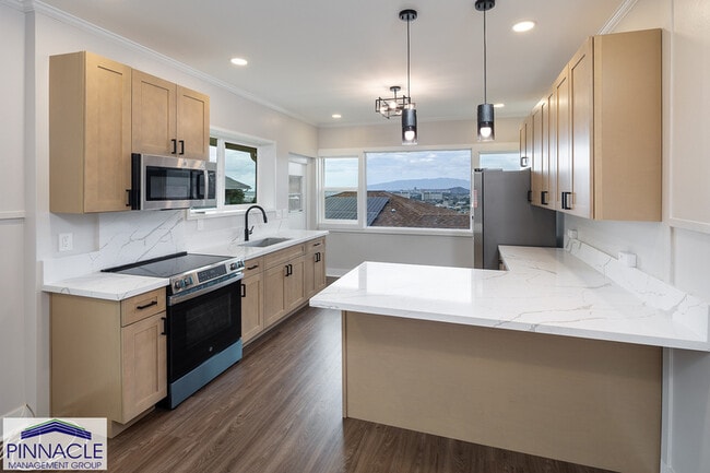 Photo - 2130 Skyline Dr