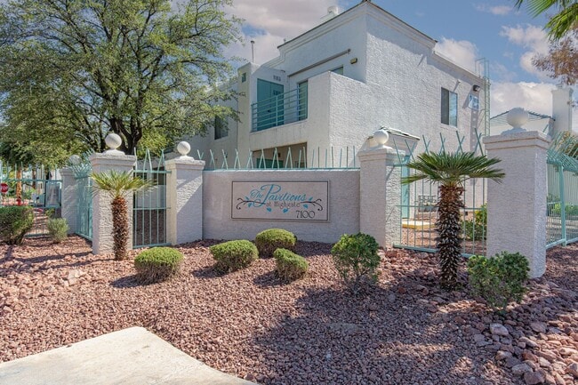 First floor 1 br unit in gated community w... - First floor 1 br unit in gated community w... House
