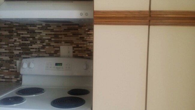 Photo - 1101 N Elm St Unidad 1204