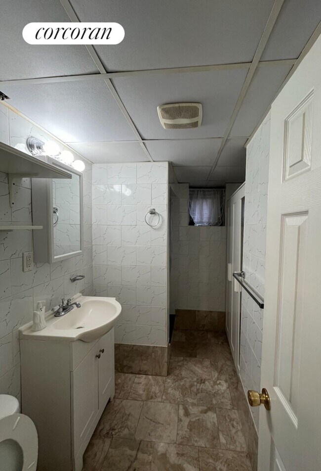 Photo - 41-42-42 Elbertson St