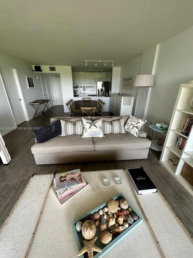 Building Photo - 155 Ocean Ln Dr Unit 906