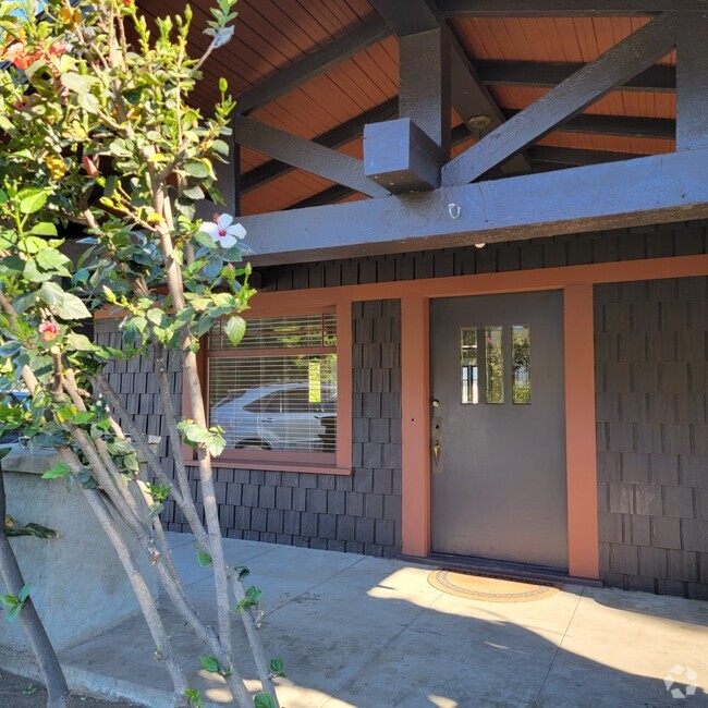 Building Photo - 6054 Selma Ave Rental