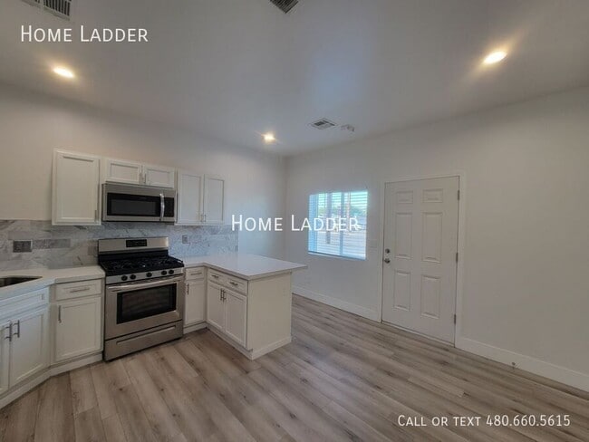 Building Photo - 2301 N 27th St Unit 2