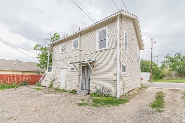 Photo - 2407 S New Braunfels Ave