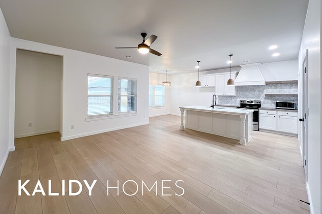 Photo - 12504 SW 12th St