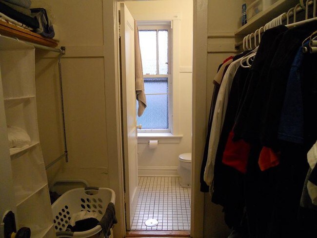 Photo - 656 W Oakdale Ave Unit 1B