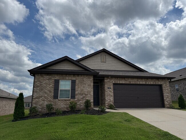 "Charming 3-Bedroom Retreat with Granite Elegance in Huntsville!"