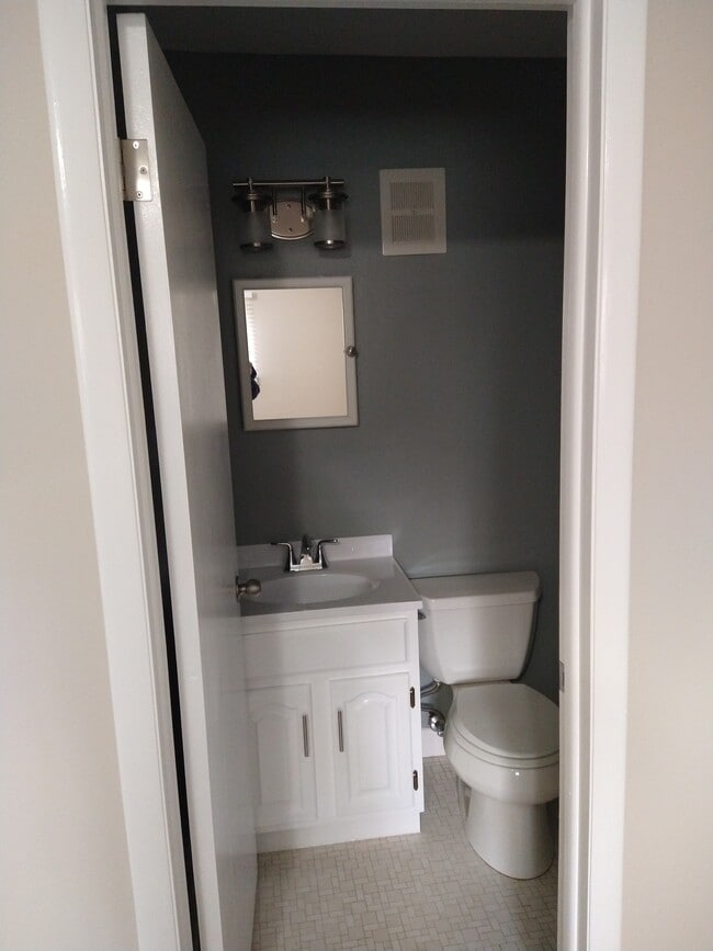 946 N Adams Rd Unit 3