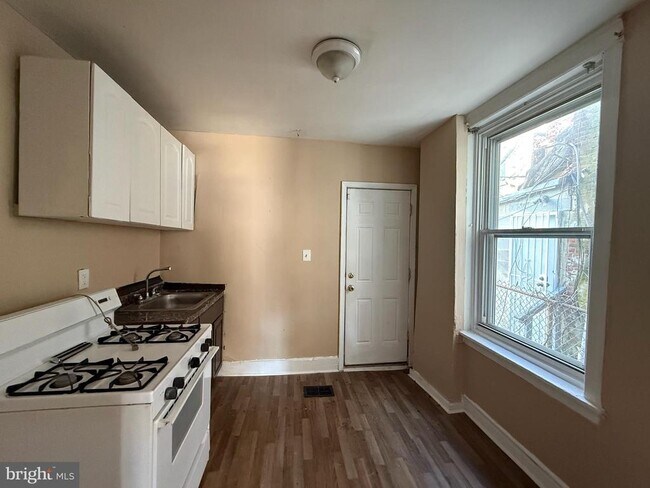 Photo - 2411 W Indiana Ave