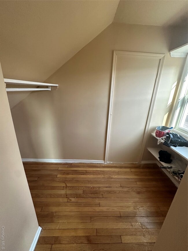 Photo - 290 Woodbury Rd